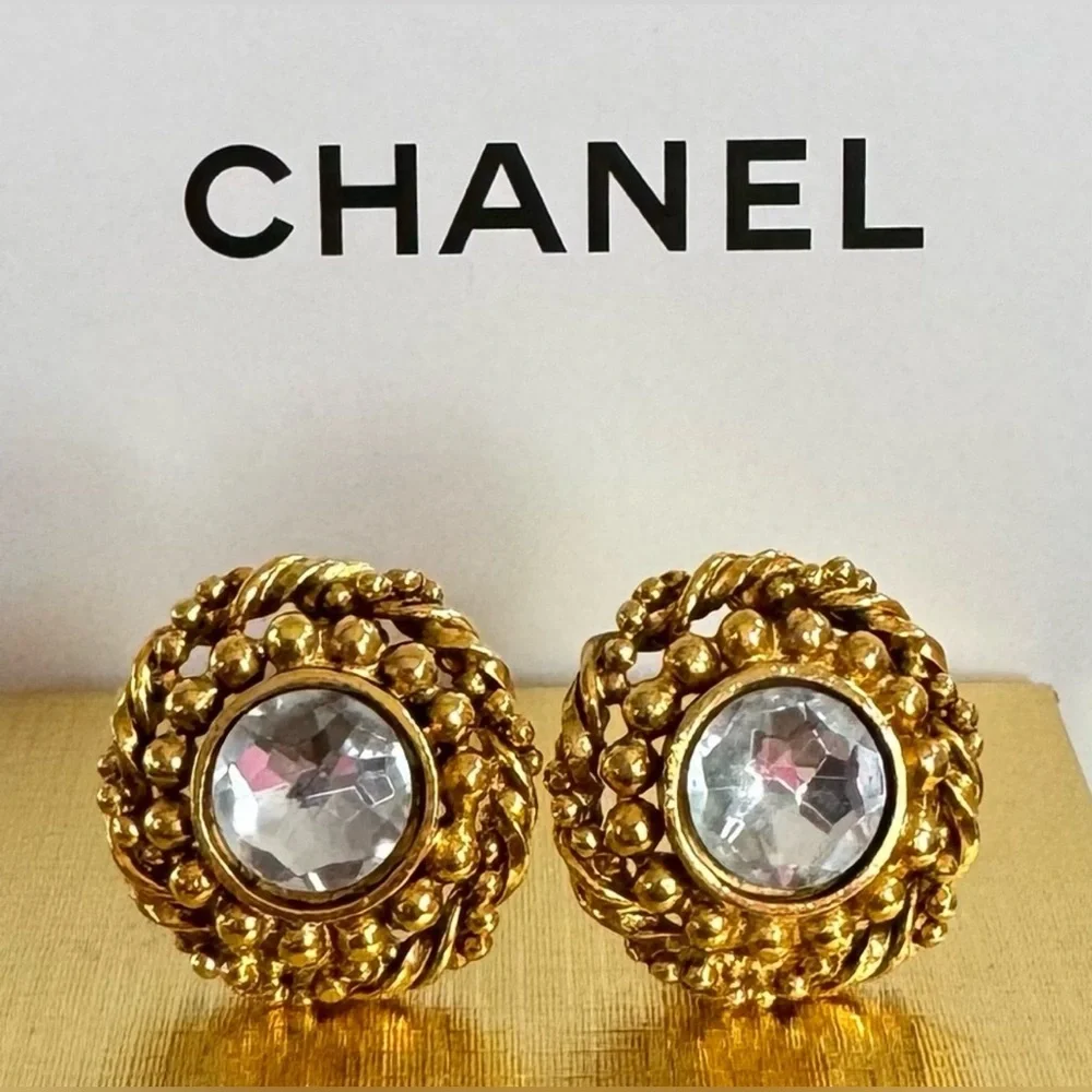 🌟CHANEL🌟Vintage Rhinestone Clip On Earrings - Picture 1 of 5